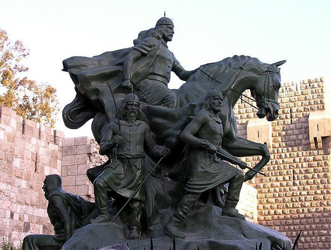 تمثال صلاح الدين في دمشق