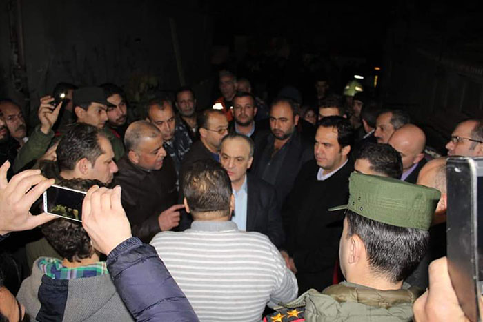 وصول رئيس مجلس الوزراء السوري عماد خميس لتفقد الحريق في منطقة العمارة