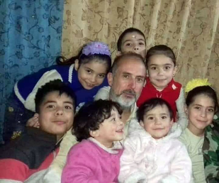 الأطفال السبعة المتوفيين في حريق دمشق