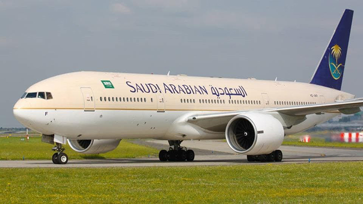 طائرة سعودية
